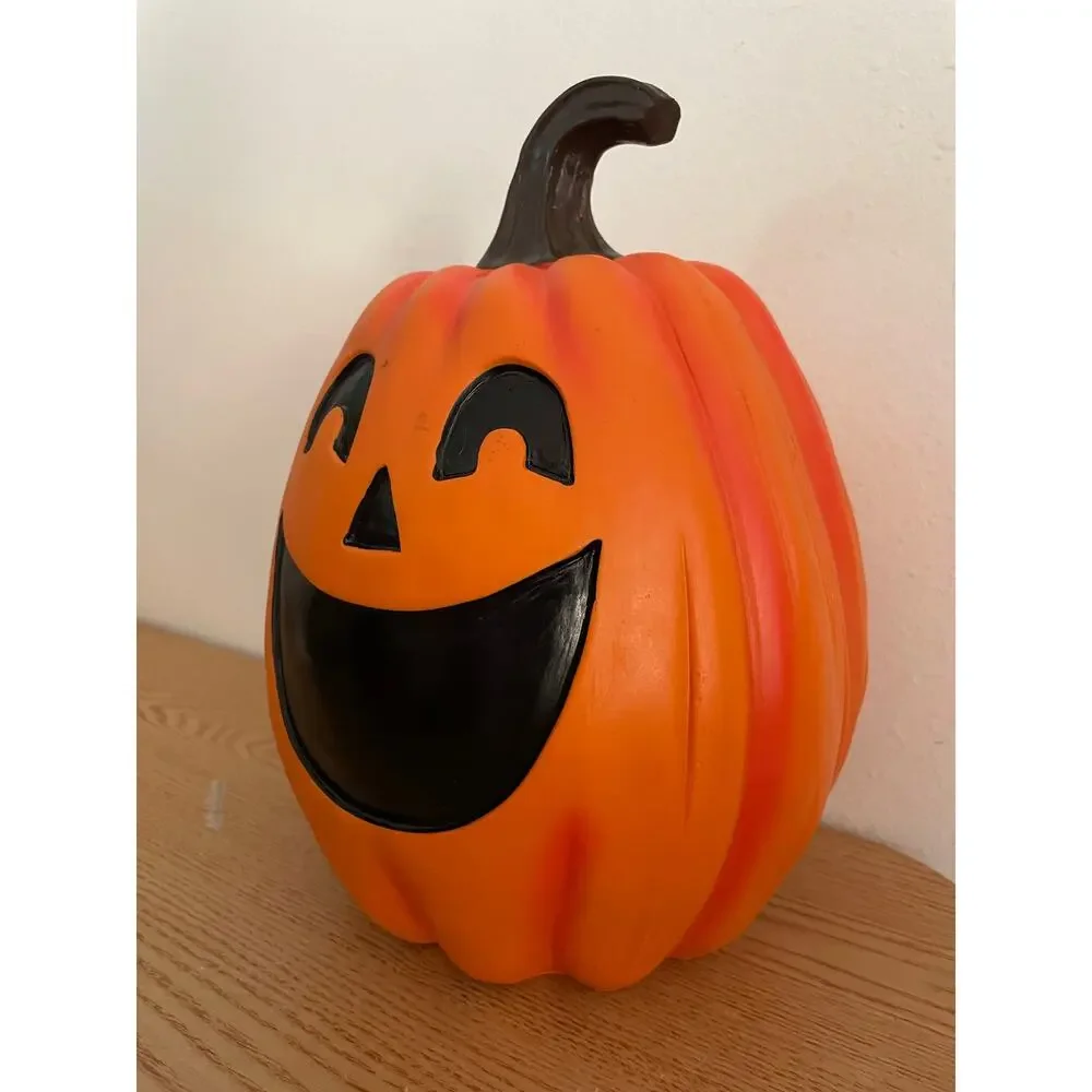 New Halloween 👻 Decor Ceramic Pumpkin 🎃 size 10”x7”